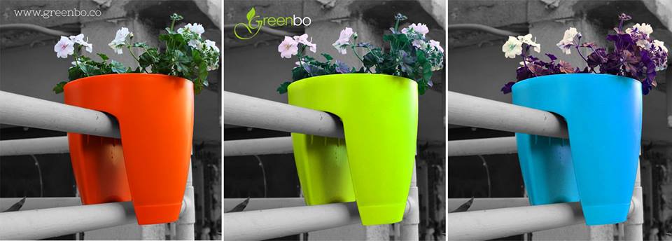 Chậu cảnh treo lan can ban công Greenbo giúp bạn trồng được cây hoa mà không cần có cả khu vườn